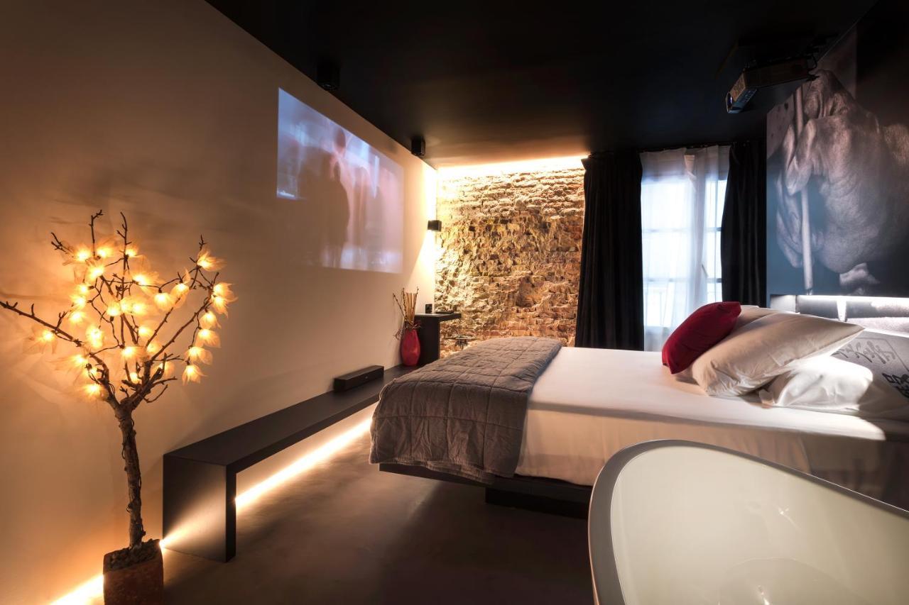 Zrooms&Suites Hostel Boutique Zaragoza Buitenkant foto